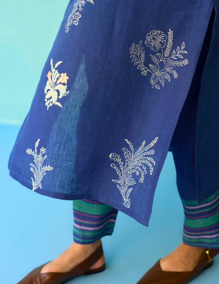 Zura-Embroidered-Kurta-E_7002cb53-168a-4c3f-ac5f-8663e5e804a9.png