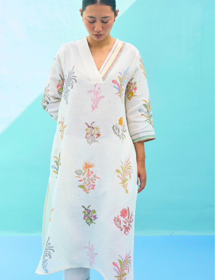 Zura-Embroidered-Kurta-R_55e4f184-7252-4d27-a649-32fac23b4caf.png