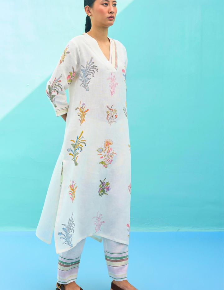Zura-Embroidered-Kurta-S_659fa1d9-1f36-4eba-b8e8-376c61c214d0.png